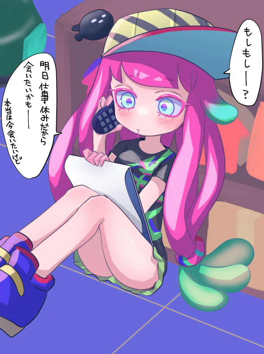 baseball_cap black_shirt blue_eyes blush clenched_hands clownfish commentary_request drooling female fish gradient_hair green_hair green_skirt harmony's_clownfish_(splatoon) harmony_(splatoon) hat highres long_hair low-tied_long_hair miniskirt multicolored_hair open_mouth pink_hair shirt short_sleeves skirt solo speech_bubble splatoon_(series) splatoon_3 striped_clothes striped_headwear t-shirt tama_nya tentacle_hair thighs translation_request tropical_fish two-tone_hair