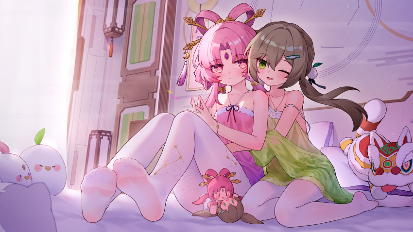 2girls bare_shoulders bow-shaped_hair dress feet forehead_jewel fu_xuan_(honkai:_star_rail) green_dress green_eyes hair_ornament hair_rings highres honkai:_star_rail honkai_(series) hug hug_from_behind light_brown_hair long_hair low_twintails multiple_girls no_shoes pantyhose pink_hair qingque_(honkai:_star_rail) soles tsubasa_tsubasa twintails white_pantyhose yuri