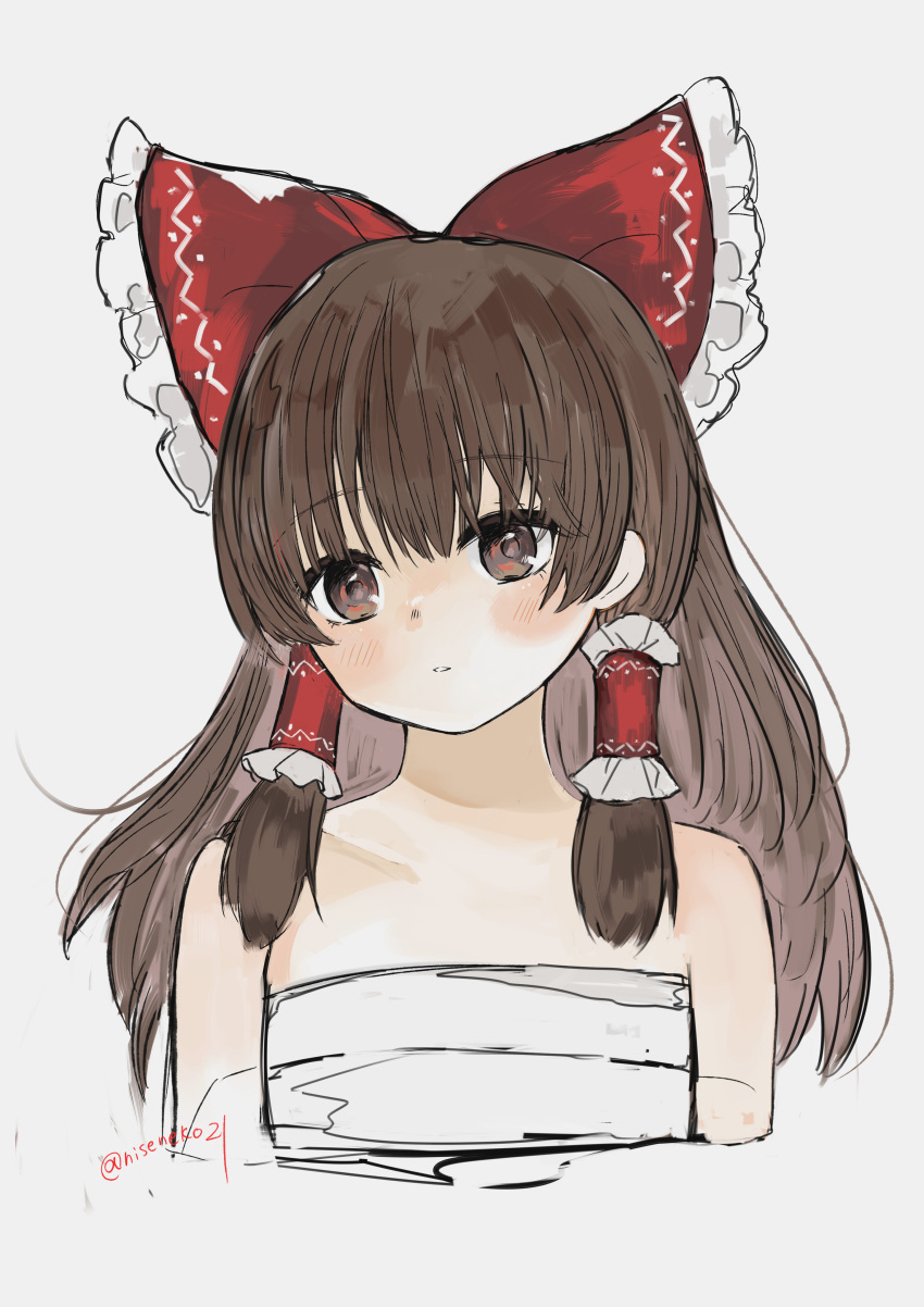 absurdres blush bow brown_eyes brown_hair chest_sarashi cropped_arms female hair_tubes hairbow hakurei_reimu highres long_hair looking_at_viewer niseneko_(mofumofu_ga_ienai) parted_lips red_bow sarashi sidelocks simple_background solo touhou twitter_username upper_body white_background