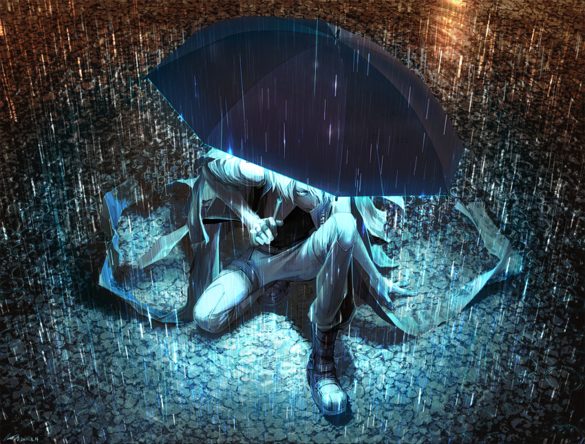 1boy arm_at_side arm_support bad_id bad_pixiv_id boots cobblestone from_above frown glowing glowing_eyes hair_over_one_eye highres holding holding_umbrella looking_at_viewer male_focus night on_one_knee one_eye_covered original outdoors pants pebble photoshop_(medium) rain scarf signature solo umbrella white_hair yuanmaru