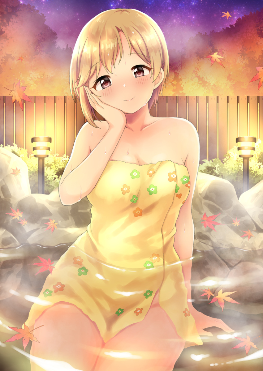 aiba_yumi arm_support autumn_leaves bare_shoulders bathing blonde_hair blush breasts brown_eyes bush cleavage closed_mouth collarbone dekosuke dot_nose falling_leaves female fence floral_print hand_on_own_face hand_up highres idolmaster idolmaster_cinderella_girls idolmaster_cinderella_girls_starlight_stage lamp leaf leaf_on_liquid looking_at_viewer maple_leaf medium_breasts naked_towel night onsen outdoors partially_submerged print_towel rock short_hair sitting sky smile solo star_(sky) starry_sky steam sweat towel tree wooden_fence yellow_towel