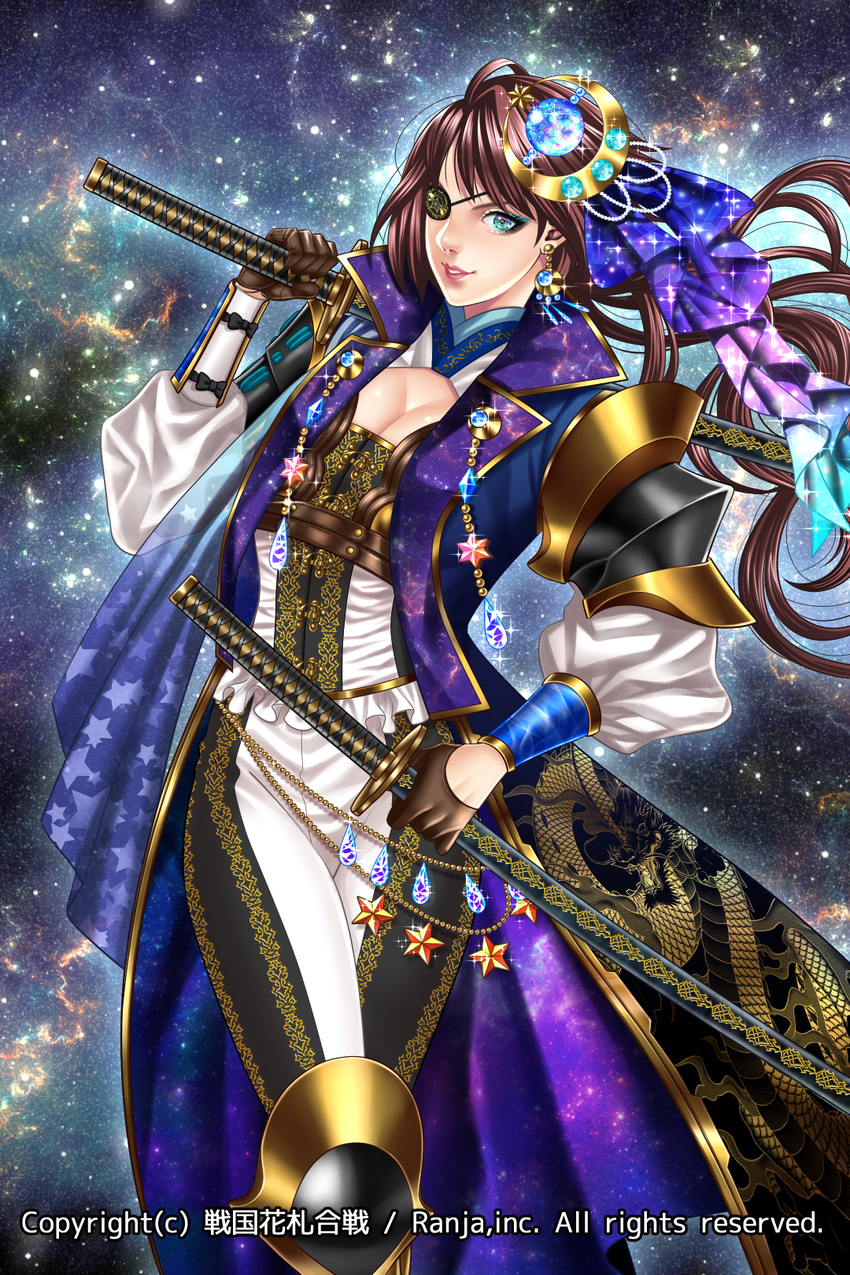 aqua_eyes armor breasts brown_gloves brown_hair cleavage commentary_request dual_wielding earrings eyepatch female gloves hair_ornament highres holding holding_sword holding_weapon jewelry looking_at_viewer mito_amatsu night night_sky official_art over_shoulder parted_lips sengoku_hanafuda_kassen sheath sheathed sky standing sword weapon