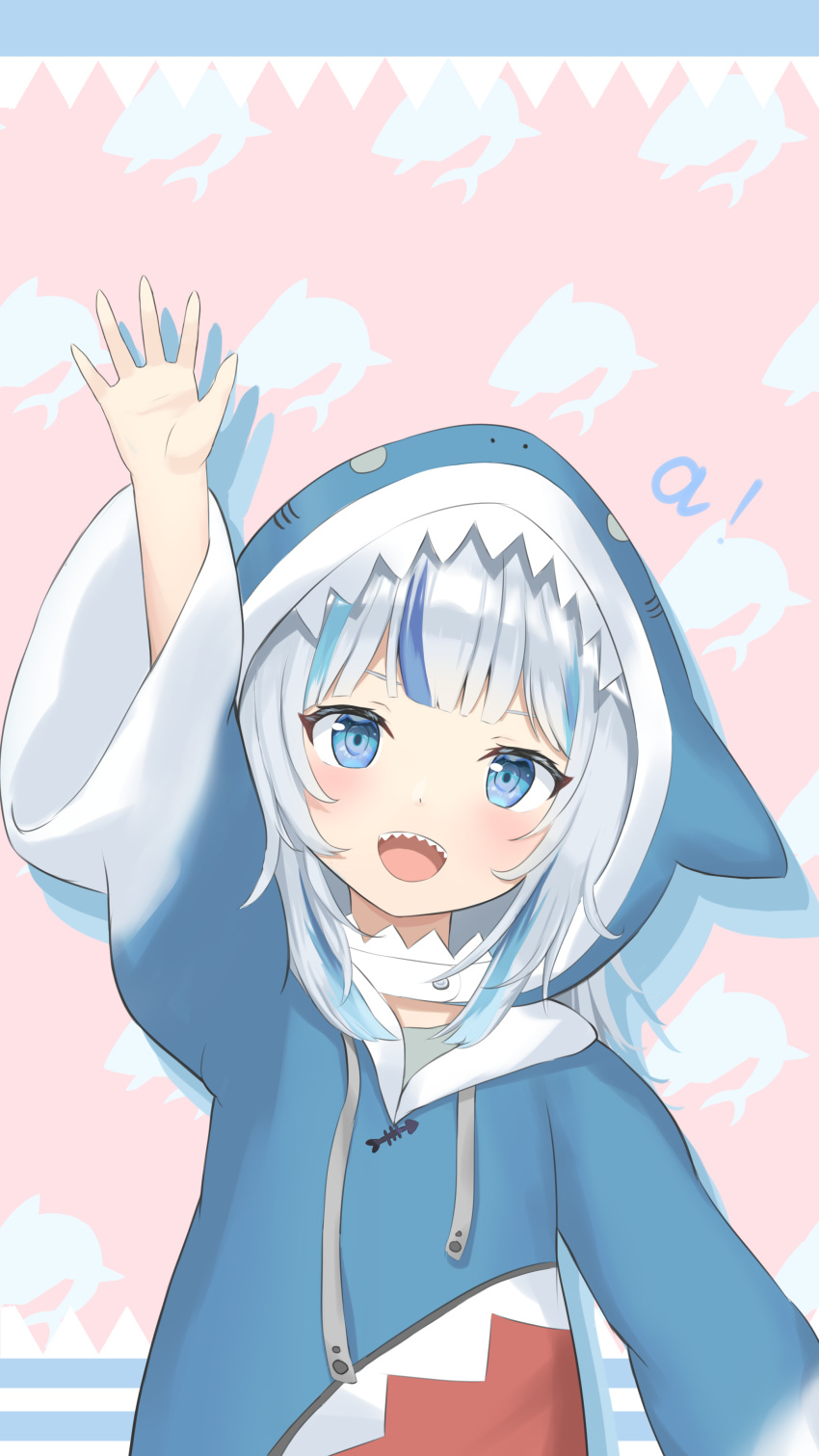 :d absurdres animal_costume animal_hood arm_up blue_eyes blue_hair blue_hoodie blunt_bangs female gawr_gura gawr_gura_(1st_costume) grey_hair hand_up highres hololive hololive_english hood hoodie light_blush looking_at_viewer medium_hair mizuhi_kou multicolored_hair open_mouth pink_background shark_costume shark_hood sharp_teeth smile solo streaked_hair teeth upper_body upper_teeth_only virtual_youtuber wide_sleeves