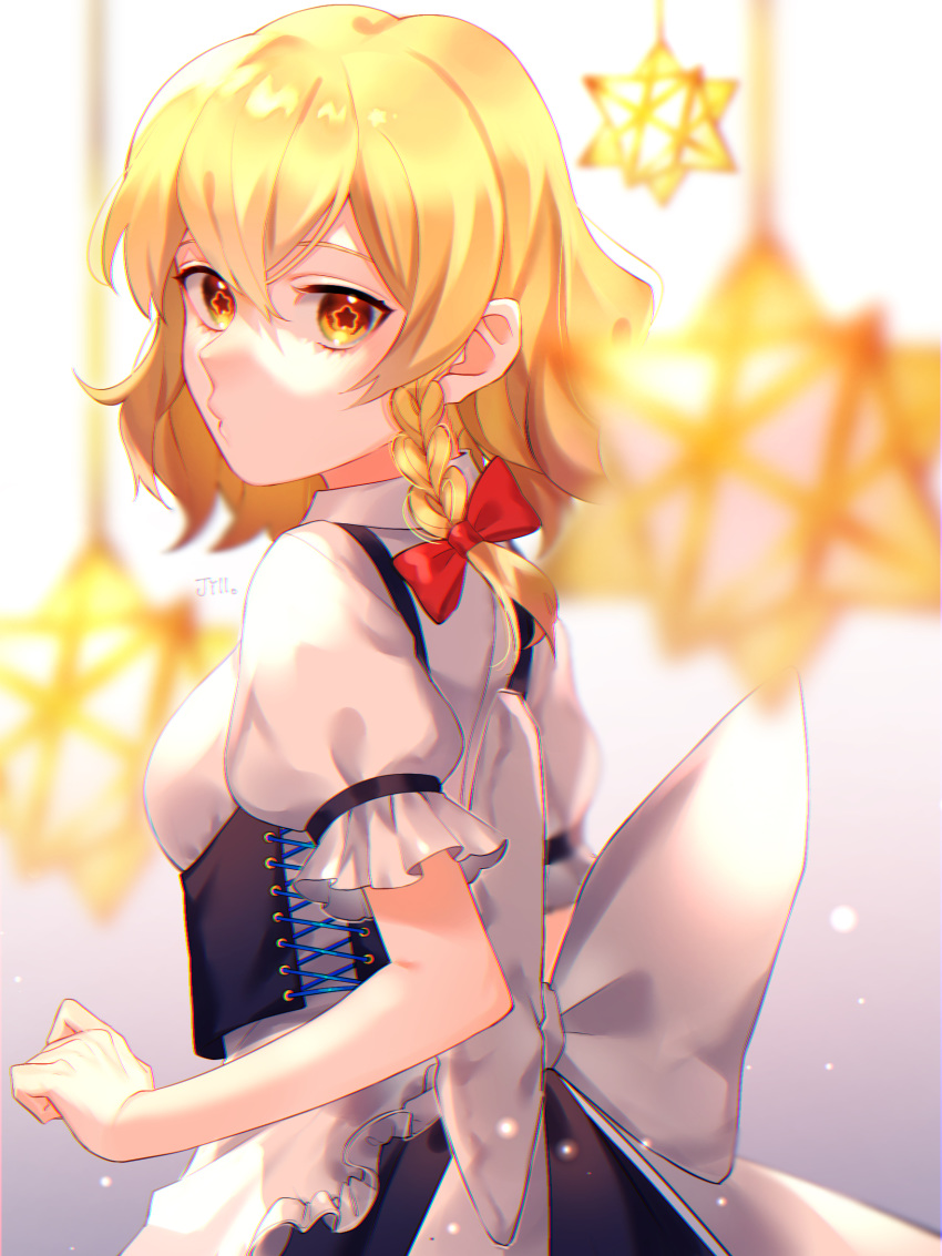 apron artist_name blonde_hair bow braid female hairbow highres jill_07km kirisame_marisa large_bow looking_back no_headwear o3o ornament polyhedron short_sleeves single_braid small_stellated_dodecahedron solo star-shaped_pupils star_(symbol) symbol-shaped_pupils touhou upper_body waist_apron waist_bow yellow_eyes