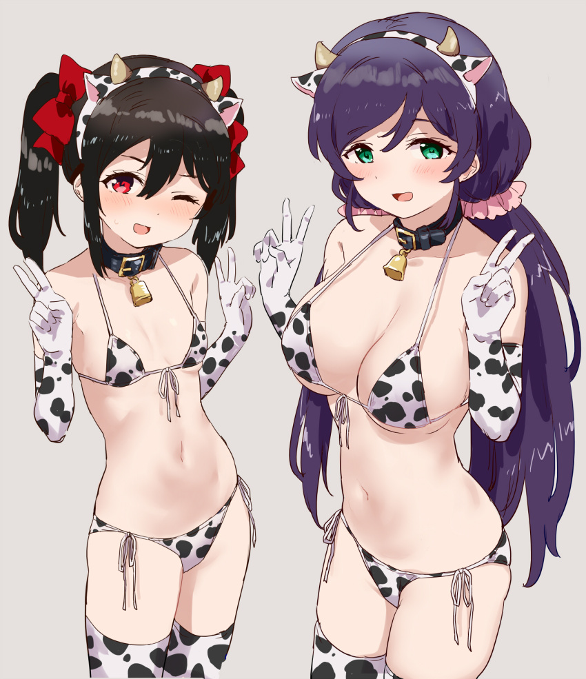 2girls ;d animal_ears animal_print bell bikini black_collar black_hair blush bow breasts collar commentary_request cow_ears cow_horns cow_print cow_print_bikini cowbell double_v elbow_gloves fake_animal_ears fake_horns gloves green_hair grey_background hair_ornament hair_scrunchie hairbow highres horns kurokawa_makoto large_breasts long_hair looking_at_viewer love_live! love_live!_school_idol_project low_twintails multiple_girls navel neck_bell one_eye_closed pink_scrunchie print_bikini purple_hair red_bow red_eyes scrunchie short_hair side-tie_bikini_bottom simple_background small_breasts smile swimsuit thighhighs tojo_nozomi twintails v white_bikini white_gloves white_thighhighs yazawa_nico yellow_horns