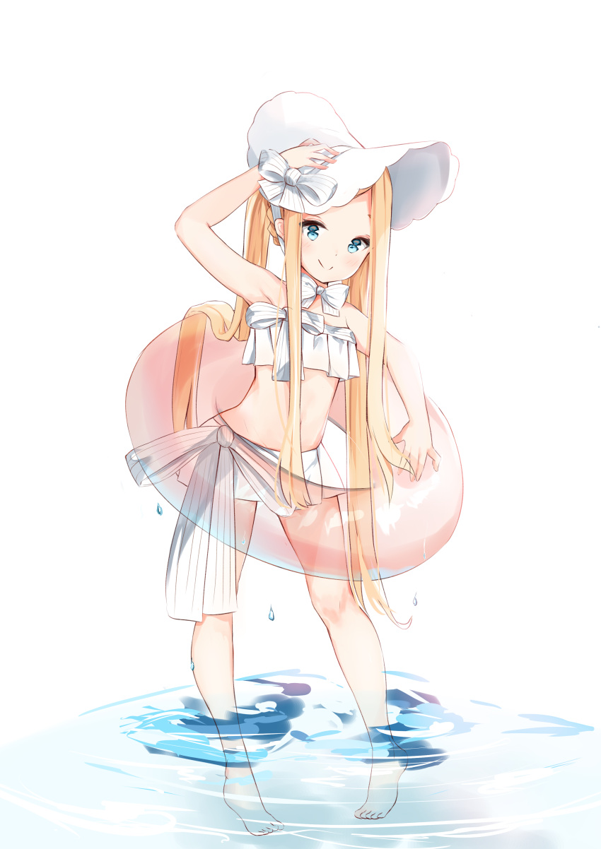 abigail_williams_(fate) abigail_williams_(swimsuit_foreigner)_(fate) abigail_williams_(swimsuit_foreigner)_(third_ascension)_(fate) absurdres arm_up bare_arms bare_legs bare_shoulders barefoot bikini blonde_hair blue_eyes bonnet bow closed_mouth commentary fate/grand_order fate_(series) female forehead hand_on_headwear highres innertube long_hair looking_at_viewer simple_background smile solo standing striped striped_bow swim_ring swimsuit very_long_hair wading water water_drop white_background white_bikini white_bow white_headwear yukaa