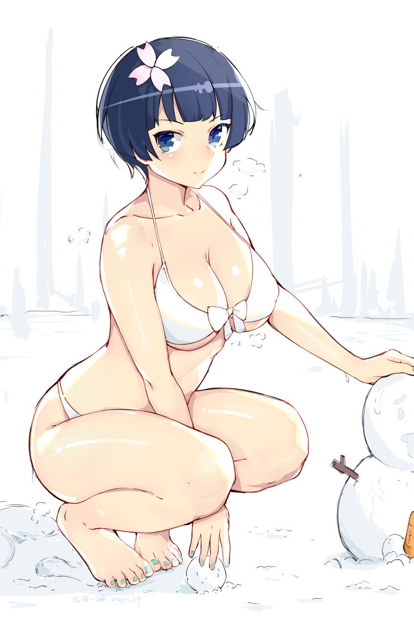 absurdres bikini black_hair blue_eyes blunt_bangs breasts chinese_commentary cleavage commentary_request female flower full_body hair_flower hair_ornament highres large_breasts looking_at_viewer nanami_kazuki senran_kagura senran_kagura_estival_versus senran_kagura_shinovi_versus short_hair snow snowman solo swimsuit white_bikini yozakura_(senran_kagura)