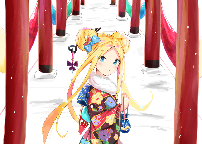 abigail_williams_(fate) absurdres blonde_hair blue_bow blue_eyes blush bow closed_mouth commentary double_bun fate/grand_order fate_(series) female floral_print forehead fur_collar hair_bun hair_ornament hairbow happy_new_year highres holding japanese_clothes key_hair_ornament kimono kinchaku long_sleeves multiple_torii new_year parted_bangs pouch print_kimono red_bow sidelocks smile snow solo torii wide_sleeves yukaa