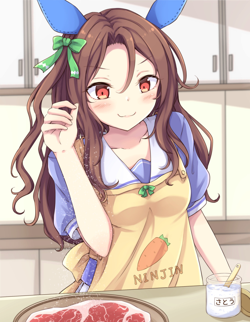 animal_ears apron breasts brown_hair carrot_print collarbone commentary_request female food food_print highres horse_ears horse_girl king_halo_(umamusume) kitchen meat medium_hair meme neko_mata salt_bae_(meme) school_uniform smile solo sprinkling sugar_(food) umamusume