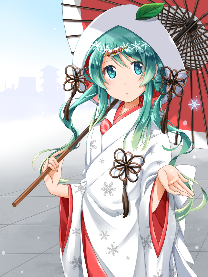 aira_(exp) aqua_hair commentary female grey_background hatsune_miku highres holding holding_umbrella hood hood_up japanese_clothes kimono long_hair long_sleeves looking_at_viewer oil-paper_umbrella print_kimono red_umbrella snow snowflake_print snowflakes solo standing uchikake umbrella vocaloid wataboushi white_kimono yukata yuki_miku yuki_miku_(2013)