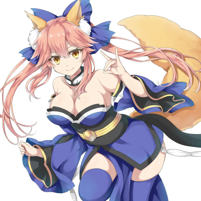 animal_ears blue_bow blue_kimono blue_sleeves blue_thighhighs bow breasts choker cleavage closed_mouth collarbone commentary_request detached_sleeves fate/extra fate/extra_ccc fate_(series) female floating_hair fox_ears fox_shadow_puppet fox_tail hair_between_eyes hairbow japanese_clothes kimono large_breasts leg_up long_hair long_sleeves looking_at_viewer pink_hair side_slit simple_background smile solo standing standing_on_one_leg strapless tail tamamo_(fate) tamamo_no_mae_(fate/extra) thighhighs tm-pika very_long_hair white_background yellow_eyes