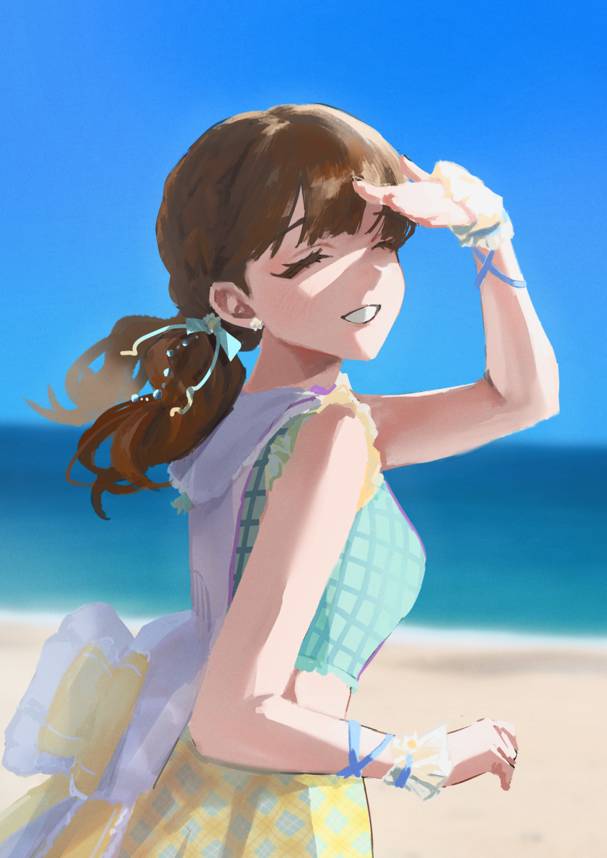 ^_^ absurdres aqua_shirt beach blurry blurry_background blush bracelet breasts brown_hair closed_eyes female from_side grin highres idolmaster idolmaster_cinderella_girls jewelry kj_keiji medium_breasts outdoors plaid plaid_skirt sakuma_mayu shading_eyes shirt skirt sleeveless sleeveless_shirt smile solo yellow_skirt