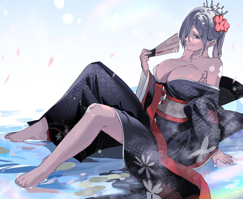 barefoot breasts cleavage female flower folding_fan full_body girls'_frontline grey_eyes grey_hair hair_flower hair_ornament hand_fan highres holding holding_fan japanese_clothes kimono large_breasts medium_hair mg5_(dark_blossom_of_the_end)_(girls'_frontline) mg5_(girls'_frontline) official_alternate_costume sideways_glance sitting smile solo water yongsadragon