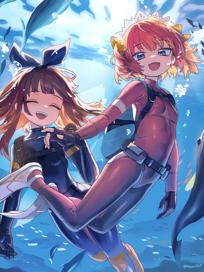 2girls :d absurdres air_bubble belt blue_bodysuit blue_eyes bodysuit breasts brown_hair bubble covered_collarbone diving_suit fingerless_gloves fish flat_chest flippers gloves hair_ribbon harness hepari highres looking_at_viewer medium_hair multiple_girls oerba_yun_fang orange_hair red_bodysuit ribbon short_twintails single_fingerless_glove skin_fang small_breasts smile star_sapphire sunny_milk teeth touhou twintails underwater upper_teeth_only wetsuit