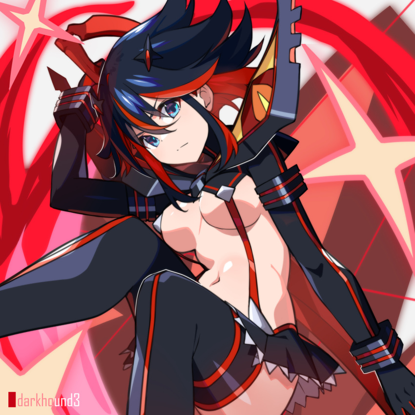 black_gloves black_hair black_thighhighs blue_eyes breasts closed_mouth dark_hound_3 elbow_gloves feet_out_of_frame female gloves hair_between_eyes hand_up highres kill_la_kill large_breasts long_sleeves matoi_ryuuko multicolored_hair navel red_background red_hair shiny_skin short_hair skirt solo streaked_hair thighhighs two-tone_hair