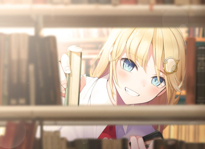 :d blonde_hair blue_eyes blurry blurry_foreground blush bob_cut book bookshelf bookshelf_pov collared_shirt commentary depth_of_field fed_(giba) female gear_hair_ornament grin hair_ornament holding holding_book hololive hololive_english indoors lens_flare library looking_at_viewer medium_hair necktie open_mouth red_necktie shirt smile solo teeth upper_body virtual_youtuber watson_amelia watson_amelia_(1st_costume) white_shirt