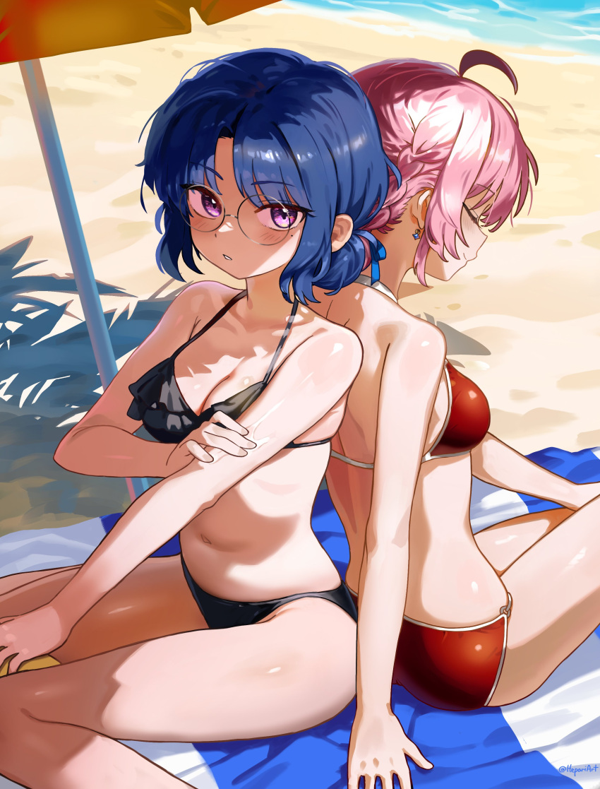 2girls absurdres ahoge back-to-back beach bikini black_bikini blue_hair breasts closed_eyes day glasses hepari highres looking_at_viewer multiple_girls navel original outdoors parasol pink_hair purple_eyes red_bikini short_hair sitting small_breasts sunlight swimsuit umbrella