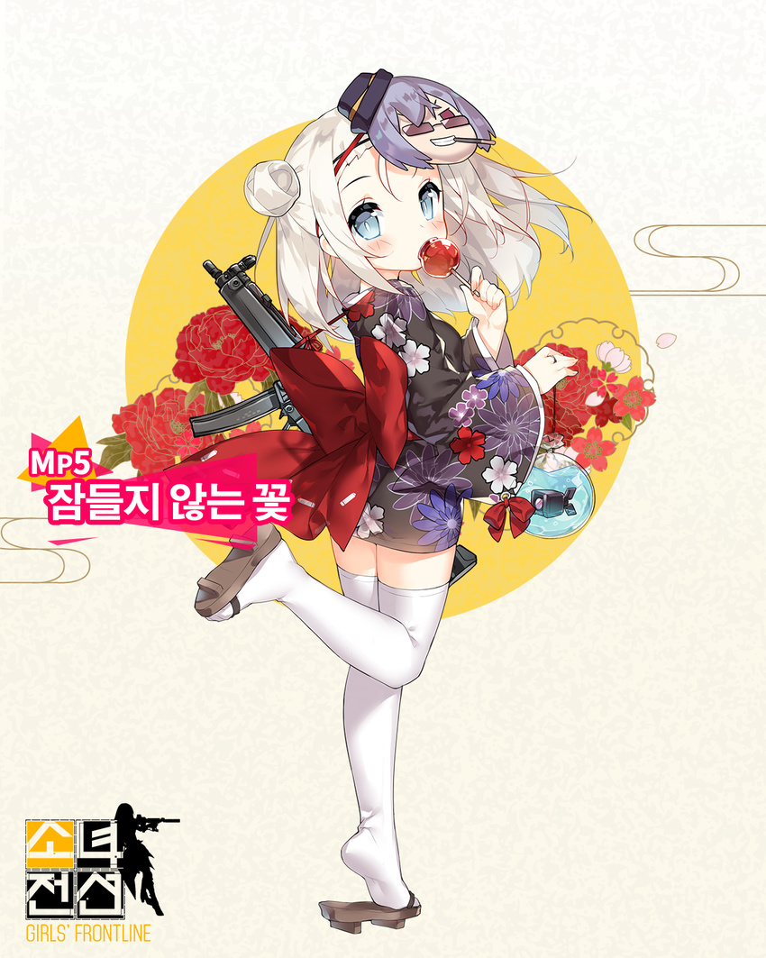 bag bagged_fish black_kimono blue_eyes blush candy_apple character_mask character_name copyright_name dinergate_(girls'_frontline) eating eyewear_on_head female fish food from_side full_body geta girls'_frontline grey_hair grin gun h&k_mp5 hair_bun heckler_&_koch highres holding holding_food japanese_clothes kimono leg_up looking_at_viewer mask mask_on_head mp5_(girls'_frontline) mp5_(sleepless_begonias)_(girls'_frontline) obi official_alternate_costume official_art promotional_art sangvis_ferri saru sash shoe_soles single_side_bun smile soles solo standing submachine_gun sunglasses tareme thompson_(girls'_frontline) weapon white_hair wide_sleeves yukata