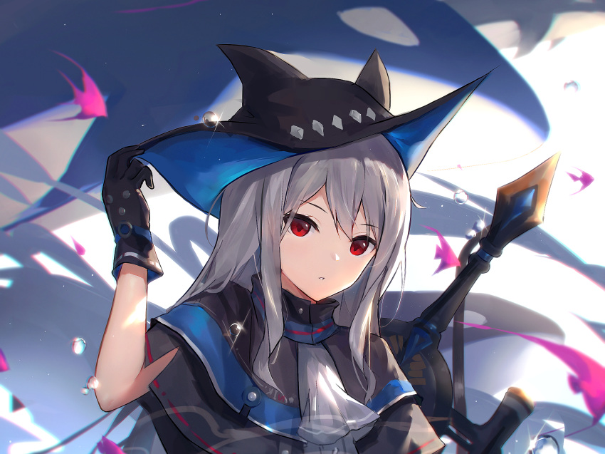 arknights ascot banxuan_c2ka black_capelet black_gloves black_headwear capelet female gloves grey_hair hand_up highres long_hair looking_at_viewer orca red_eyes skadi_(arknights) solo sword upper_body weapon white_ascot