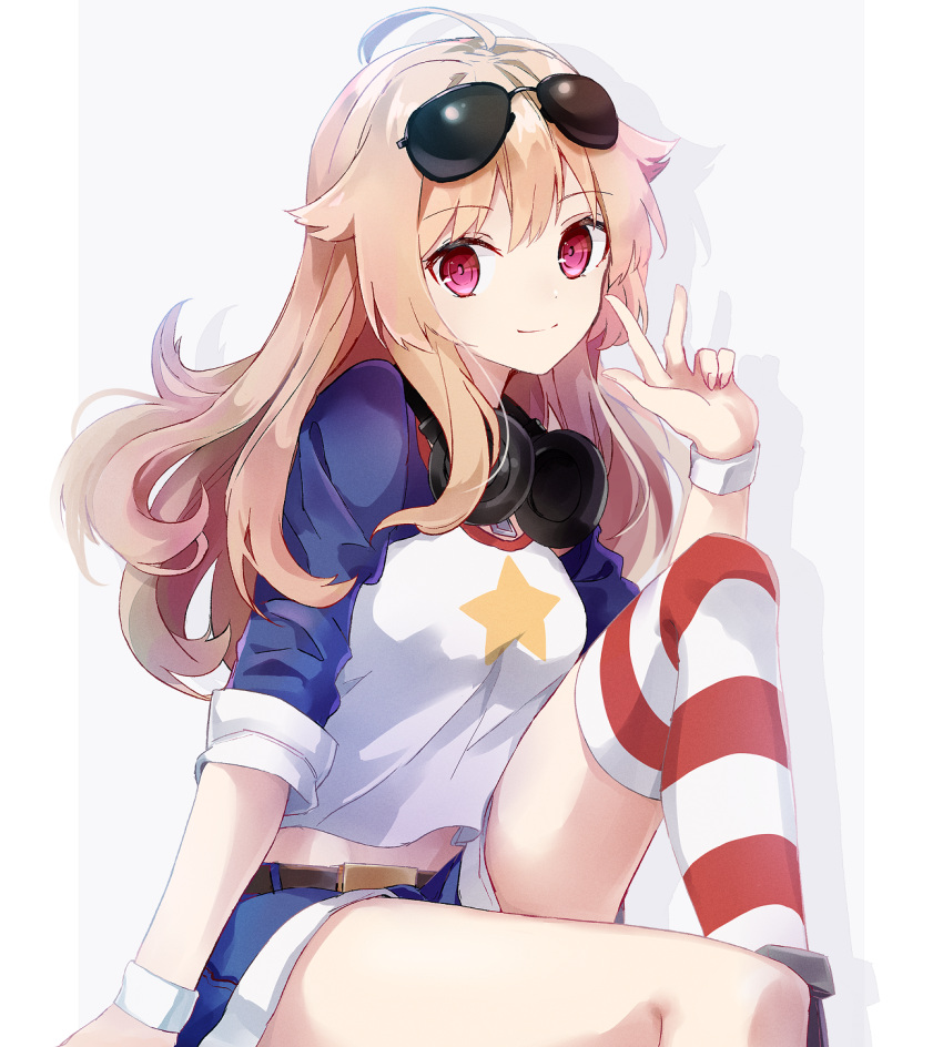 a.a_(aa772) ahoge arm_support azur_lane blue_shorts breasts closed_mouth columbia_(azur_lane) commentary drop_shadow eyewear_on_head feet_out_of_frame female grey_background hand_up headphones headphones_around_neck highres knee_up light_brown_hair long_hair looking_at_viewer medium_breasts midriff print_shirt purple_eyes raglan_sleeves shirt short_shorts shorts single_thighhigh sitting smile solo star_(symbol) star_print striped_clothes striped_thighhighs sunglasses thighhighs two-tone_background w white_background white_shirt