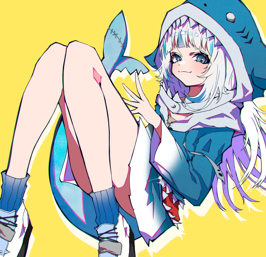 :3 absurdres animal_costume animal_hood bad_id bad_twitter_id blue_eyes blue_hair blue_hoodie blunt_bangs commentary female fins fish_tail gawr_gura gawr_gura_(1st_costume) grey_hair highres hololive hololive_english hood hoodie kekel long_sleeves looking_at_viewer medium_hair multicolored_hair shark_costume shark_girl shark_hood shark_tail shoes simple_background smile sneakers solo stitches streaked_hair tail virtual_youtuber wide_sleeves yellow_background