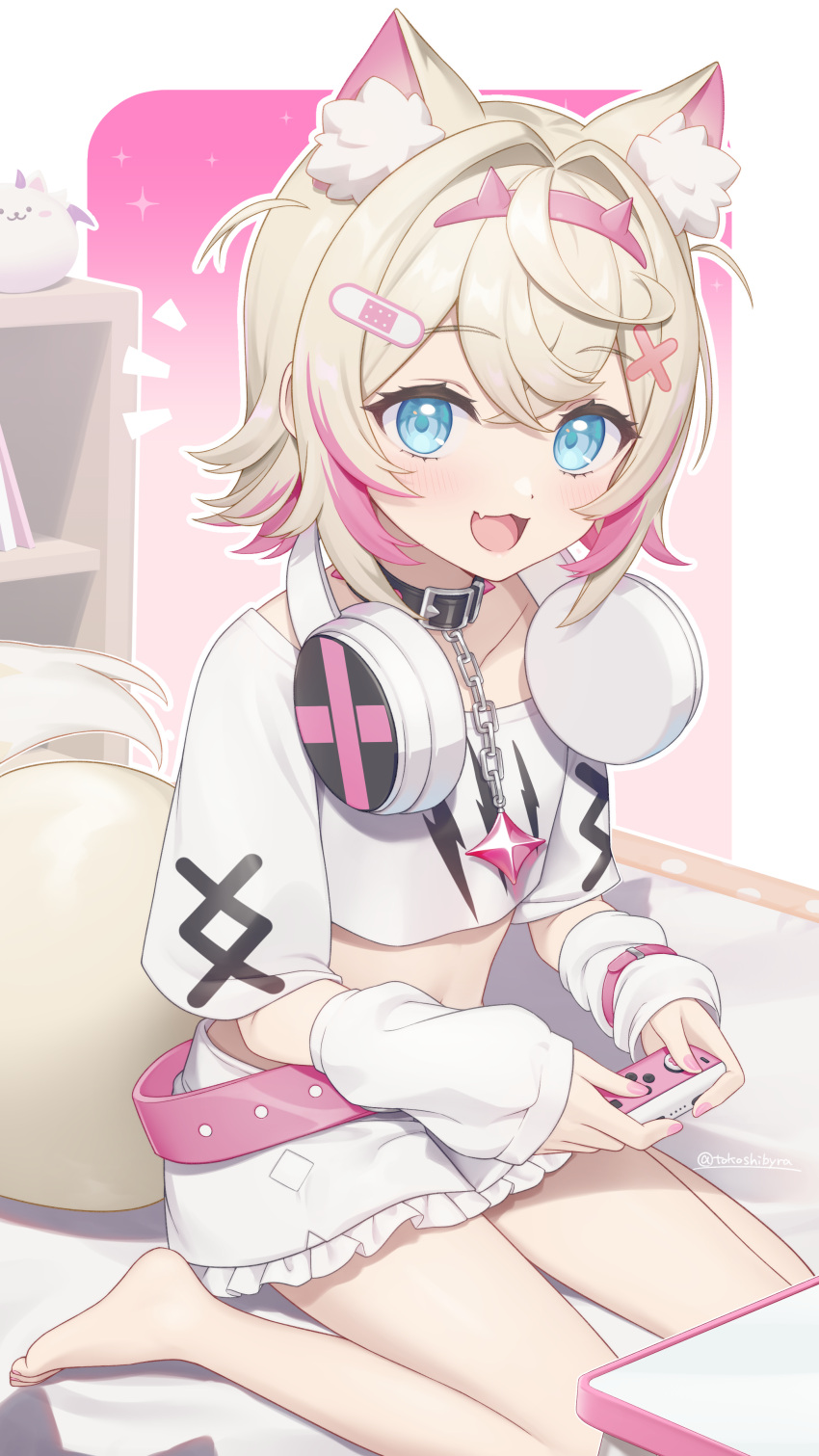 absurdres animal_ear_fluff animal_ears blonde_hair blue_eyes blush cropped_shirt dog_ears dog_girl dog_tail female hairband headphones headphones_around_neck highres hololive hololive_english joy-con looking_at_viewer mococo_abyssgard mococo_abyssgard_(1st_costume) multicolored_hair oerba_yun_fang open_mouth pink_hair shirt short_hair shorts skin_fang smile solo spiked_hairband spikes streaked_hair tail tokoshibyra two-tone_hair virtual_youtuber white_shirt white_shorts