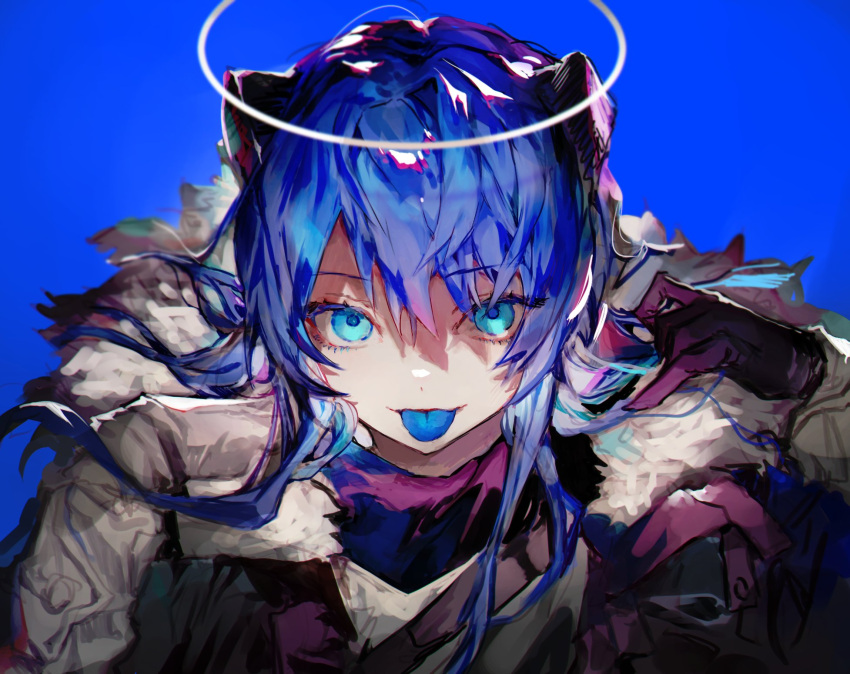 :p arknights arm_up blue_background blue_eyes blue_hair blue_tongue blurry closed_mouth colored_tongue depth_of_field eyes_visible_through_hair female fur-trimmed_jacket fur_trim gloves gradient_hair grey_jacket hair_between_eyes halo highres horns jacket kkuekkue_(chifer1958) long_hair looking_at_viewer mostima_(arknights) multicolored_hair purple_gloves purple_hair smile solo straight-on tongue tongue_out two-tone_hair upper_body