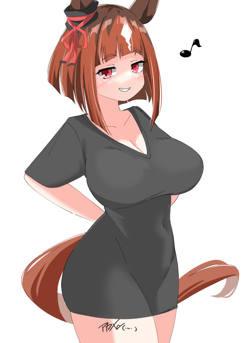 akame00 alternate_costume animal_ears black_shirt breasts brown_hair cleavage collarbone covered_navel cowboy_shot female highres horse_ears horse_girl horse_tail large_breasts looking_at_viewer meme multicolored_hair oversized_clothes pajamas_challenge_(meme) red_eyes shirt short_hair signature simple_background smile solo tail transcend_(umamusume) umamusume white_background white_hair