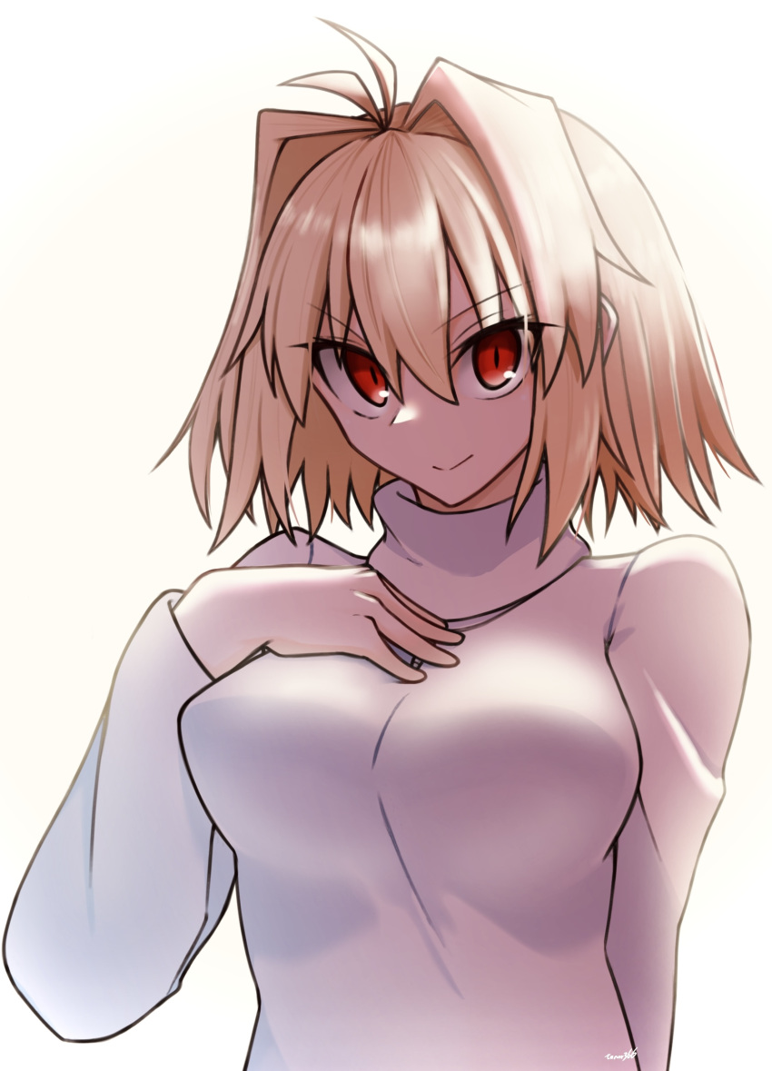 absurdres arcueid_brunestud blonde_hair blush breasts female highres large_breasts long_sleeves looking_at_viewer moyashi_(tenor366) red_eyes short_hair smile solo sweater tsukihime turtleneck turtleneck_sweater white_sweater