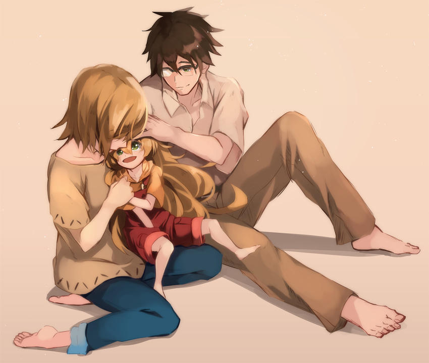 1boy 2girls amaama_to_inazuma anzi bad_id bad_pixiv_id barefoot blonde_hair family father_and_daughter glasses green_eyes hidden_face husband_and_wife inuzuka_kouhei inuzuka_tae inuzuka_tsumugi lolicon long_hair mother_and_daughter multiple_girls overalls sitting smile