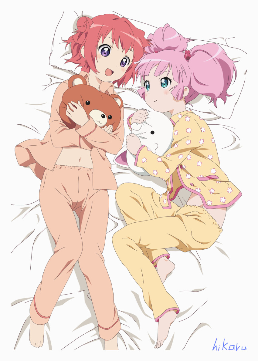 2girls akaza_akari barefoot bed blush commentary_request double_bun green_eyes hair_bun highres hikaru lying midriff multiple_girls navel open_clothes open_mouth open_shirt pajamas photoshop_(medium) pillow pink_hair purple_eyes red_hair shirt short_hair twintails yoshikawa_chinatsu yuru_yuri