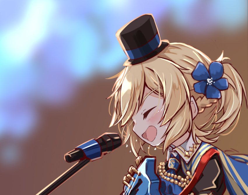 ascot bad_id bad_pixiv_id bare_shoulders black_hat black_jacket blonde_hair blue_ascot blue_cape blue_flower blurry blurry_background blush cape closed_eyes commentary_request depth_of_field female flower girls'_frontline hair_between_eyes hair_flower hair_ornament hat highres instrument jacket looking_away matsuo_(matuonoie) microphone mini_hat mini_top_hat nagant_revolver_(astral_bond)_(girls'_frontline) nagant_revolver_(girls'_frontline) official_alternate_costume open_mouth ponytail solo sweat top_hat upper_body