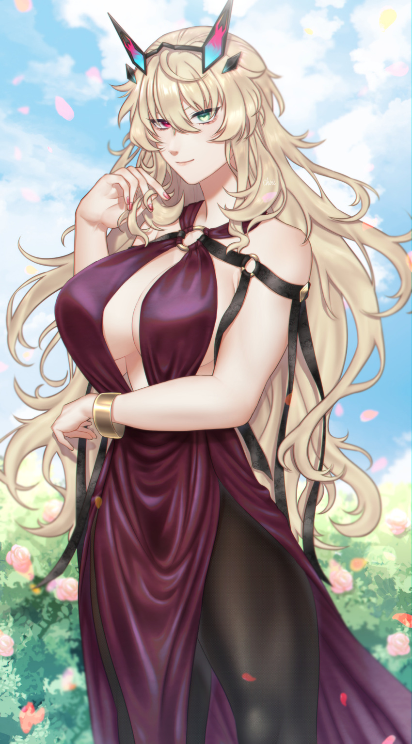 absurdres bare_shoulders barghest_(animejapan_2022)_(fate) barghest_(fate) black_pantyhose blonde_hair blue_sky bracelet breasts chiri_214 cleavage dress fate/grand_order fate_(series) female green_eyes heterochromia highres horns jewelry large_breasts long_hair looking_at_viewer o-ring official_alternate_costume pantyhose pelvic_curtain petals purple_dress red_eyes sky smile solo thighs