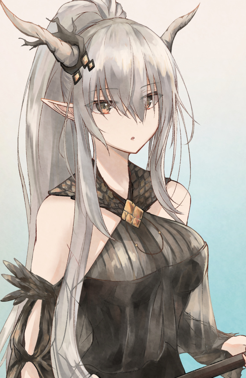 alternate_costume arknights bare_shoulders blue_background breasts brown_eyes commentary detached_sleeves female gradient_background grey_background hair_between_eyes highres horns kiyakyuu long_hair long_sleeves looking_at_viewer medium_breasts official_alternate_costume parted_lips pointy_ears ponytail shining_(arknights) shining_(silent_night)_(arknights) sidelocks solo upper_body white_hair