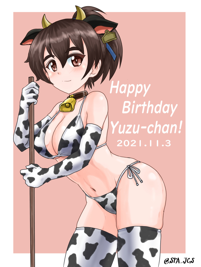 animal_ears animal_print bad_link bell bikini blush breasts brown_eyes brown_hair character_name cleavage closed_mouth cow_ears cow_horns cow_print cow_print_bikini cow_print_thighhighs cowbell dated fake_animal_ears fake_horns female girls_und_panzer highres horns koyama_yuzu large_breasts looking_at_viewer navel neck_bell nspa_(spa-jcs) pink_background ponytail print_bikini print_thighhighs side-tie_bikini_bottom simple_background smile solo swimsuit thighhighs