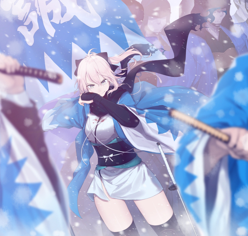 ahoge blood blood_from_mouth blurry blurry_foreground commentary cowboy_shot faceless faceless_male fate/grand_order fate_(series) female flag haori highres japanese_clothes katana kimono koha-ace kurogiri obi okita_souji_(fate) okita_souji_(koha-ace) sash scarf shinsengumi short_kimono smile snow solo_focus sword thighhighs thighs weapon wide_sleeves wind wiping_face