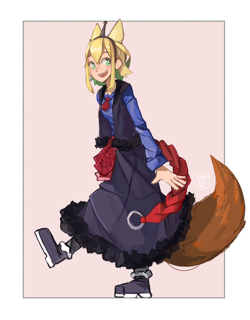 :d absurdres amano_pikamee animal_ears black_footwear black_hairband black_skirt black_vest blonde_hair blue_shirt boots commentary cosplay english_commentary female full_body fur-trimmed_skirt fur-trimmed_vest fur_trim green_eyes green_hair grey_pantyhose hair_between_eyes hairband highres holo holo_(cosplay) kart_prowler kemonomimi_mode long_sleeves multicolored_hair necktie open_clothes open_mouth open_vest pantyhose red_necktie sharp_teeth shirt short_necktie skirt smile solo spice_and_wolf standing standing_on_one_leg tail teeth two-tone_hair vest virtual_youtuber voms wolf_ears wolf_girl wolf_tail