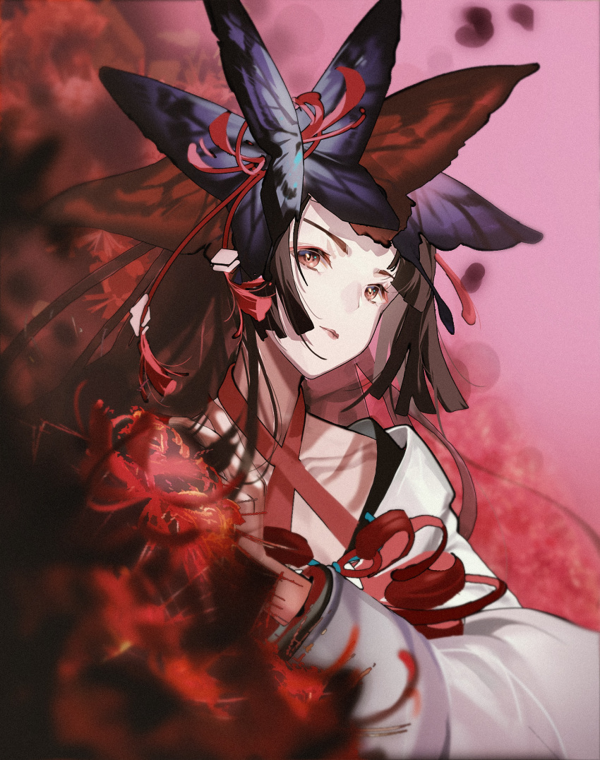 black_hair chuanxianbei closed_mouth collarbone commentary_request female floral_print flower hair_flower hair_ornament higanbana_(onmyoji) highres holding japanese_clothes kimono long_hair long_sleeves name_connection object_namesake onmyoji onmyouji red_eyes solo spider_lily spider_lily_print very_long_hair wide_sleeves yomei_higanbana_(onmyoji)