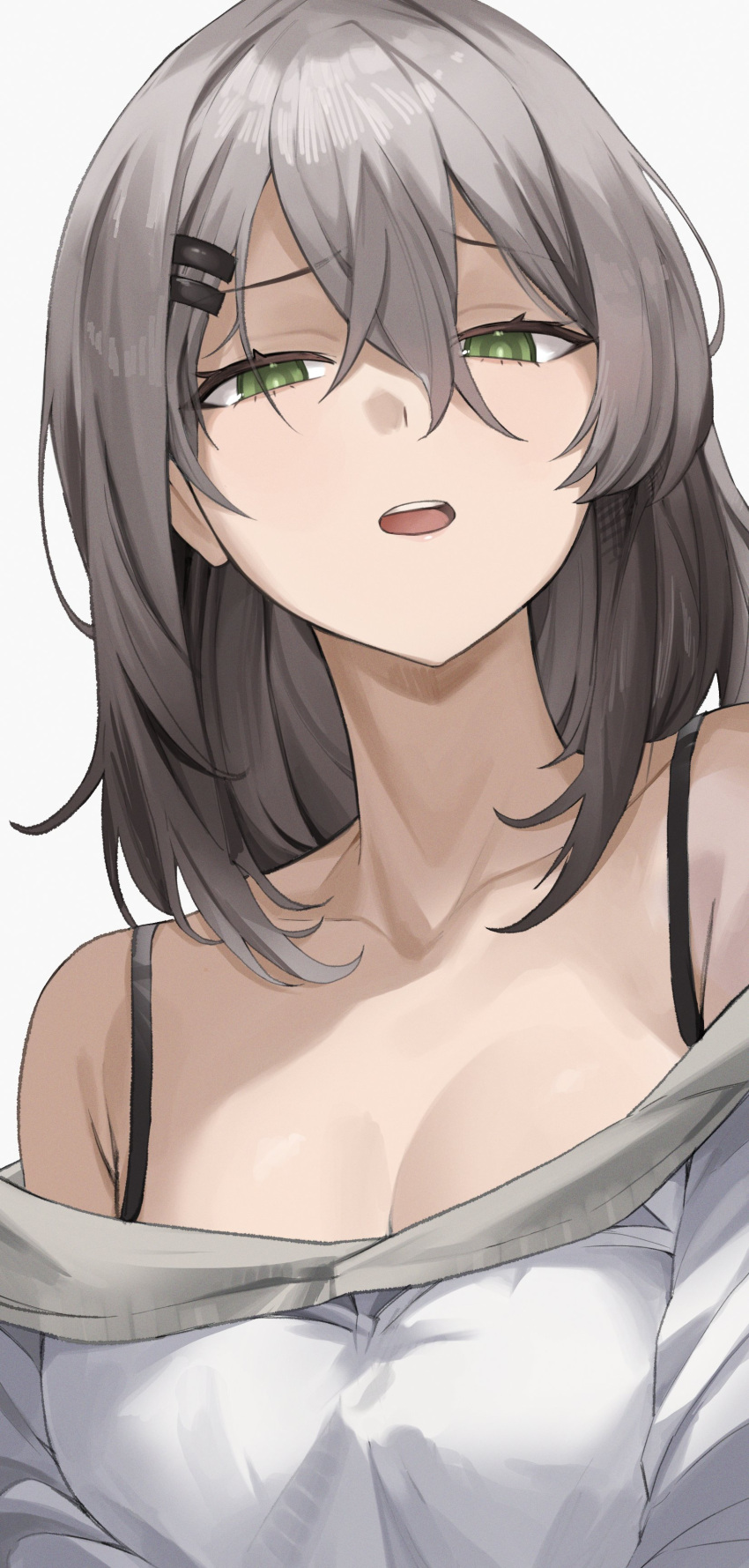 absurdres bare_shoulders breasts cleavage collarbone commentary female green_eyes grey_hair hair_between_eyes hair_ornament hairclip highres long_hair looking_at_viewer off_shoulder open_mouth ori_(0rizuru) simple_background solo teeth upper_body upper_teeth_only viichan virtual_youtuber waktaverse white_background