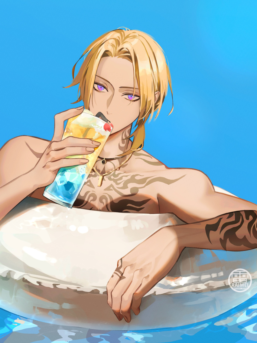 1boy absurdres afloat arm_tattoo blonde_hair blue_background cherry chest_tattoo drink drinking_straw drinking_straw_in_mouth finger_tattoo fingernails food fruit highres holding holding_drink innertube jewelry looking_at_viewer low_ponytail luca_kaneshiro male_focus neck_tattoo necklace nijisanji nijisanji_en partially_submerged purple_eyes raimei_naru side_ponytail simple_background solo swim_ring tattoo topless_male