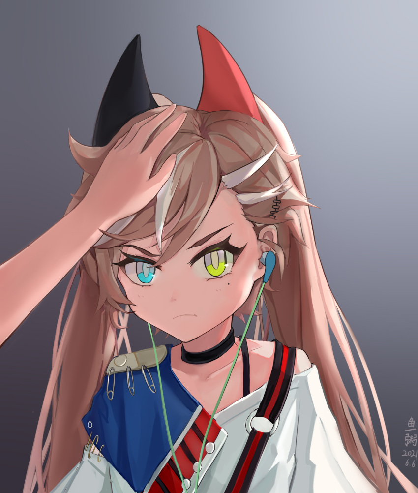 1other :t artist_name black_choker blue_eyes brown_hair choker closed_mouth dated de_lisle_(girls'_frontline) earphones female girls'_frontline green_eyes hand_on_another's_head headpat heterochromia highres horns light_brown_hair long_hair looking_at_viewer mole mole_under_eye multicolored_hair multicolored_horns pout safety_pin simple_background solo_focus twintails upper_body white_hair yuzpoi