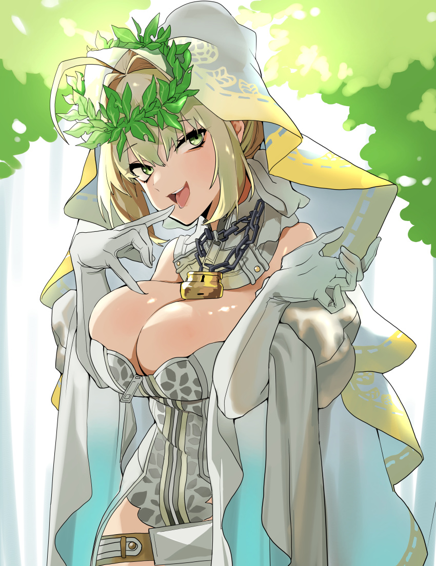 :d absurdres ahoge banssee bare_shoulders belt blonde_hair breasts bridal_veil chains cleavage commentary fate/extra fate/extra_ccc fate_(series) female gloves green_eyes hair_intakes highres korean_commentary large_breasts laurel_crown lock looking_at_viewer nero_claudius_(bride)_(fate) nero_claudius_(bride)_(third_ascension)_(fate) nero_claudius_(fate) open_mouth smile solo teeth tongue tongue_out veil white_gloves