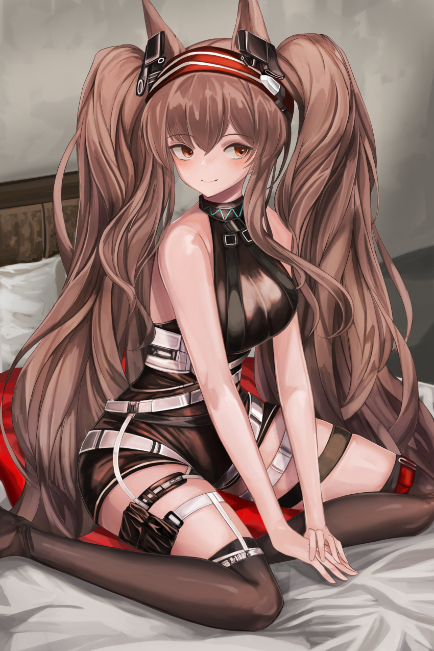 absurdres angelina_(arknights) angelina_(distinguished_visitor)_(arknights) animal_ears arknights bare_arms bare_shoulders bed belt black_leotard black_thighhighs blush breasts brown_eyes brown_hair commentary_request dumi female fox_ears hairband highres indoors korean_commentary leotard long_hair looking_at_viewer medium_breasts official_alternate_costume red_hairband sitting smile solo thigh_strap thighhighs thighs twintails very_long_hair white_belt yokozuwari