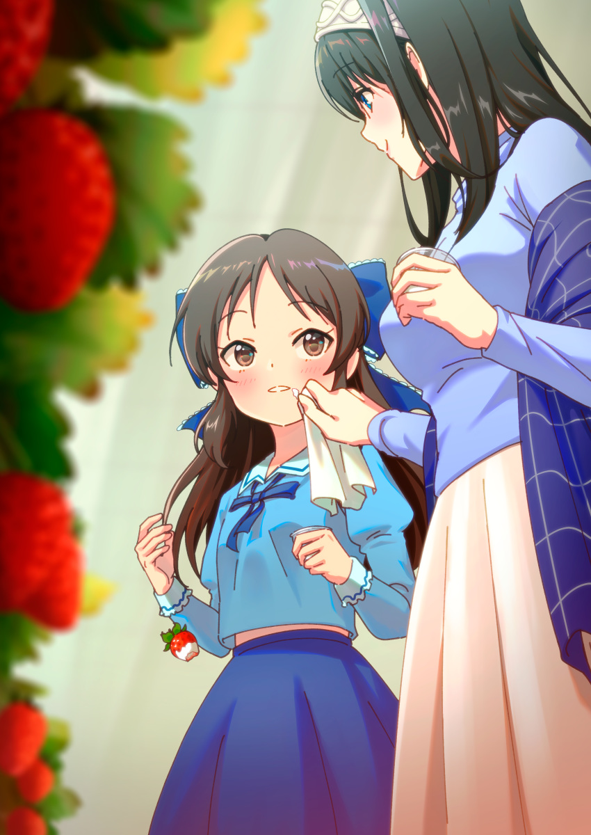 2girls absurdres black_hair blue_bow blue_eyes blue_shirt blue_skirt blurry blurry_foreground bow brown_eyes brown_hair chama_kou cream cup depth_of_field food food_on_face fruit hairband hairbow highres holding holding_cup idolmaster idolmaster_cinderella_girls idolmaster_cinderella_girls_starlight_stage long_hair midriff_peek multiple_girls napkin pink_skirt sagisawa_fumika shawl shirt skirt strawberry tachibana_arisu wiping_mouth