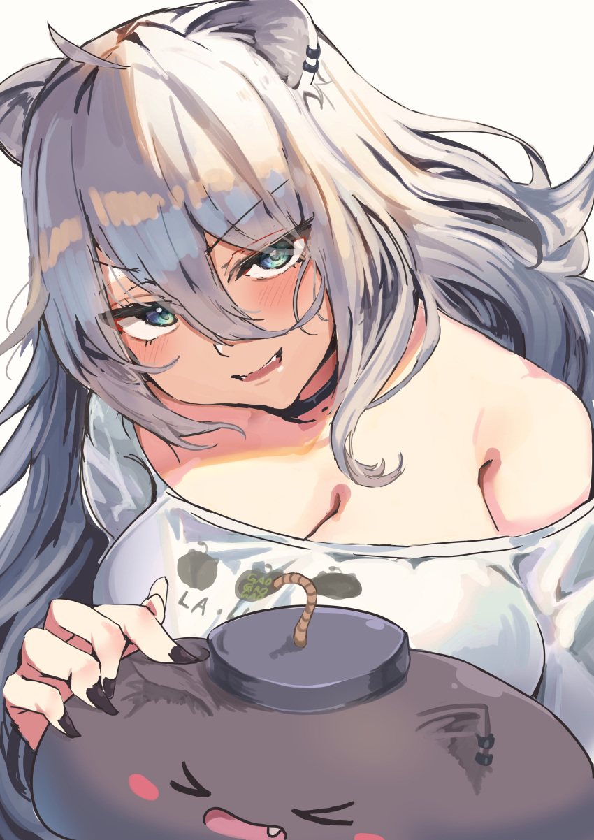 >_< absurdres ahoge animal_ear_piercing animal_ears black_choker black_nails blush breasts check_commentary choker cleavage commentary_request double-parted_bangs fangs female fingernails fuse grey_eyes grey_hair hair_between_eyes highres hololive kiton_(user_azsa4253) large_breasts lion_ears lion_tail long_hair long_hair_between_eyes looking_at_viewer loose_clothes loose_shirt messy_hair oerba_yun_fang official_alternate_costume open_mouth shirt shishiro_botan shishiro_botan_(casual) sidelocks simple_background single_bare_shoulder single_off_shoulder smile solo ssrb_(shishiro_botan) tail upper_body v-shaped_eyebrows virtual_youtuber white_background white_shirt