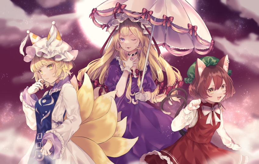 3girls :d ;) animal_ear_piercing animal_ears animal_hat bad_id bad_twitter_id blonde_hair bow brown_hair cat_ears cat_tail chen dress fox_tail frilled_skirt frills gloves hairbow hat highres jewelry long_dress long_hair long_sleeves mob_cap multiple_girls multiple_tails oerba_yun_fang ofuda one_eye_closed open_mouth parasol puffy_short_sleeves puffy_sleeves purple_dress purple_eyes shirt short_hair short_sleeves skin_fang skirt smile tabard tail touhou touhou_calamity two_tails umbrella umbrella_bow vest white_shirt yakumo_ran yakumo_yukari yellow_eyes youtan