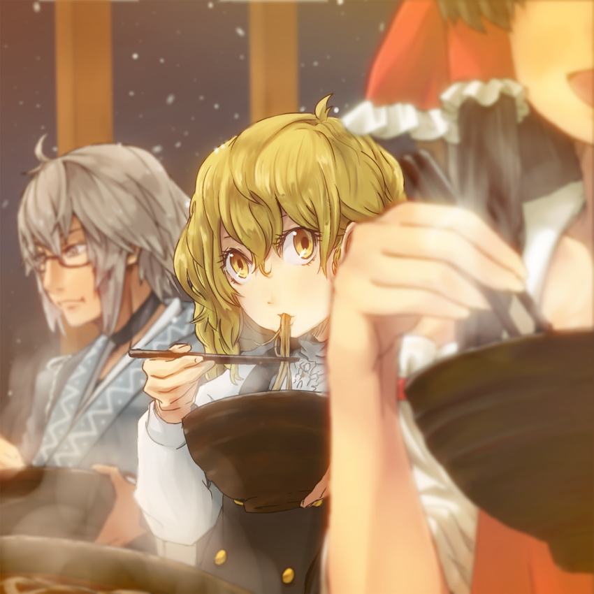 1boy 2girls ahoge blonde_hair blurry brown_hair choker chopsticks commentary_request depth_of_field eating food glasses grey_hair hair_ribbon hair_tubes hakurei_reimu highres kirisame_marisa morichika_rinnosuke multiple_girls noodles open_mouth potionu ribbon soba steam touhou udon yellow_eyes