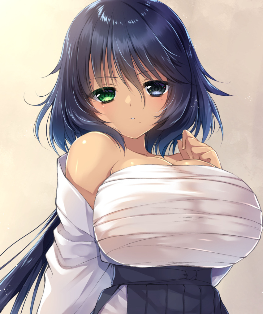 black_hair breasts chest_sarashi cleavage commentary_request dark-skinned_female dark_skin female green_eyes grey_background grey_eyes hair_between_eyes hands_on_own_chest heterochromia highres hip_vent huge_breasts izumi_yura japanese_clothes long_hair looking_at_viewer off_shoulder original parted_lips sarashi solo upper_body