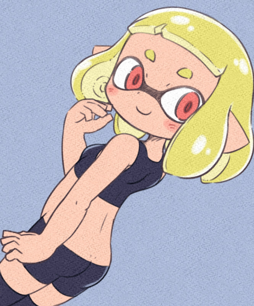 ass bare_arms bare_shoulders bike_shorts black_shorts black_sports_bra black_thighhighs blonde_hair blue_background breasts butt_crack closed_mouth cowboy_shot dimples_of_venus dutch_angle female hand_up highres ikaheigen inkling inkling_girl inkling_player_character legs_together looking_to_the_side pointy_ears red_eyes red_pupils short_hair shorts small_breasts smile solo splatoon_(series) sports_bra suction_cups tentacle_hair thighhighs zettai_ryouiki