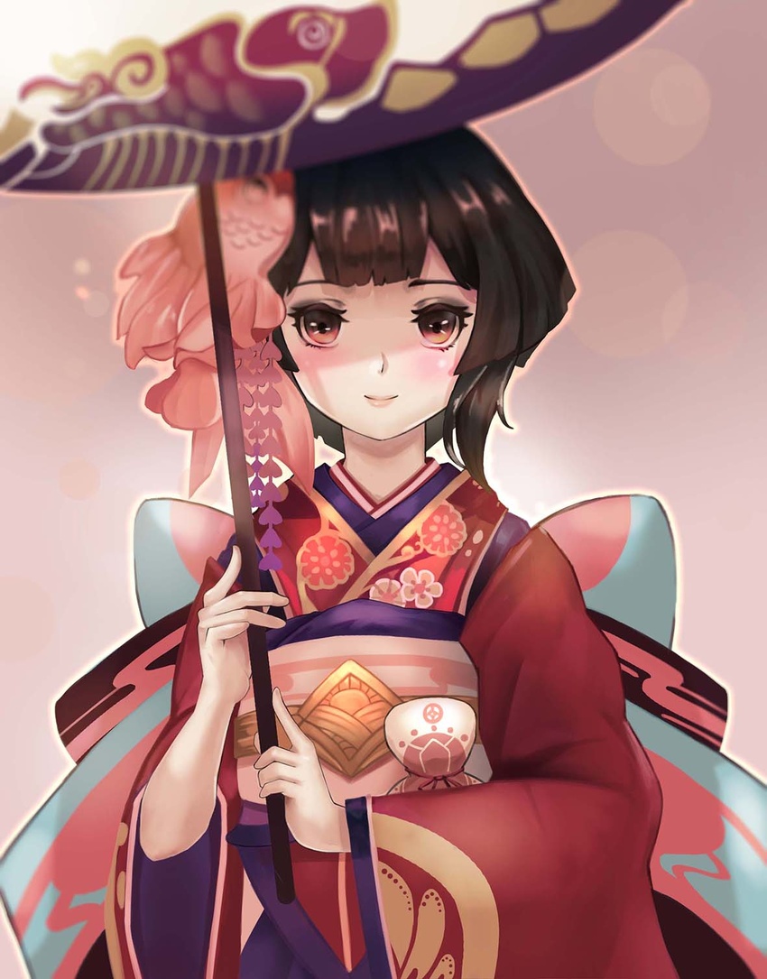 brown_eyes brown_hair commentary_request female fish_hair_ornament floral_print hair_ornament highres japanese_clothes kagura_(onmyoji) kimono looking_at_viewer medium_hair mengshou_hanji obi onmyoji parasol photoshop_(medium) red_kimono sash simple_background smile solo umbrella upper_body wide_sleeves